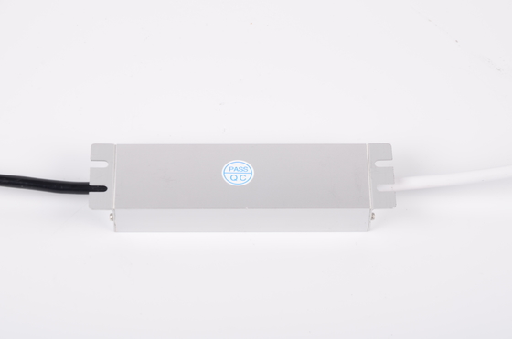 Wasserdichter DC 12V 20W Slimline LED-Treiber Startverzögerungsdesign für Streifenlicht