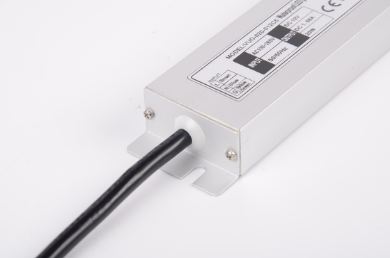 Wasserdichter DC 12V 20W Slimline LED-Treiber Startverzögerungsdesign für Streifenlicht
