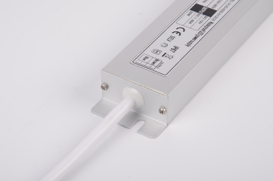Wasserdichter DC 12V 20W Slimline LED-Treiber Startverzögerungsdesign für Streifenlicht